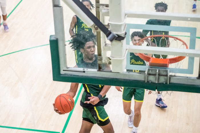 Photo by Earl Ebensteiner